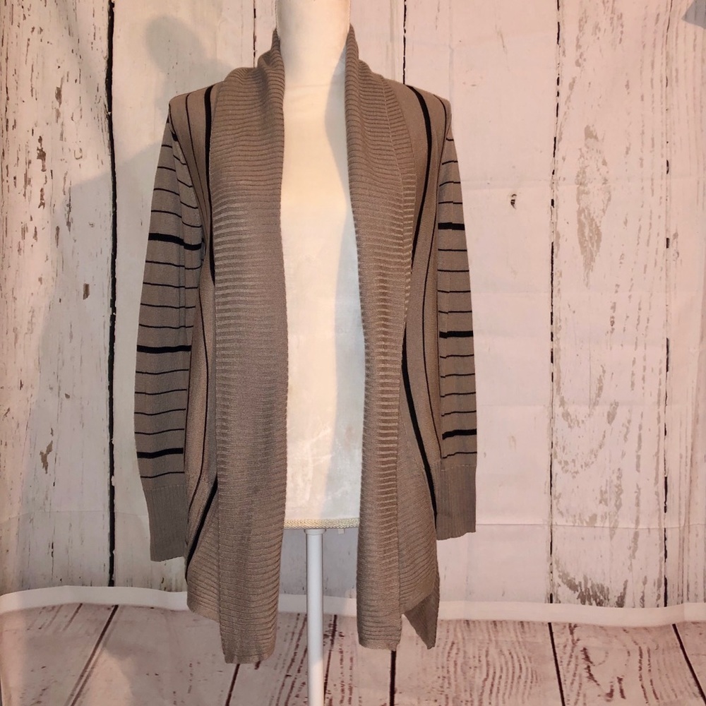 APT. 9 Cardigan